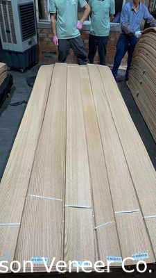 레드 오크 목재 포네어 퀘르쿠스 0.5mm 패널 AA 등급 재고 100.000 SQM
